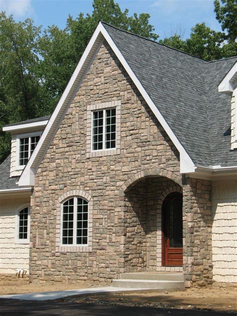Boral Cultured Stone For A Traditional Exterior With A