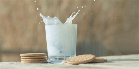 Lactose Free Milk 7 Dairy Free Milk Alternatives Huffpost Canada Life