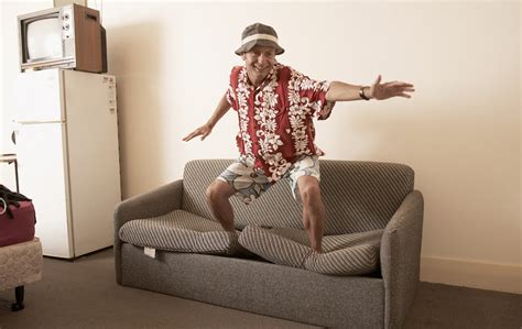Le Couchsurfing Ou L’art De Découvrir Une Ville En Squattant Le Sofa De Parfaits Inconnus Par