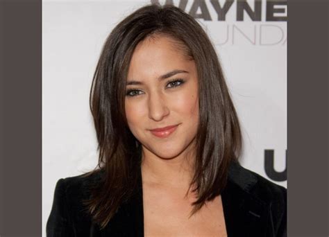 Zelda Williams With Glossy Not Too Long And Not Too Short Hair