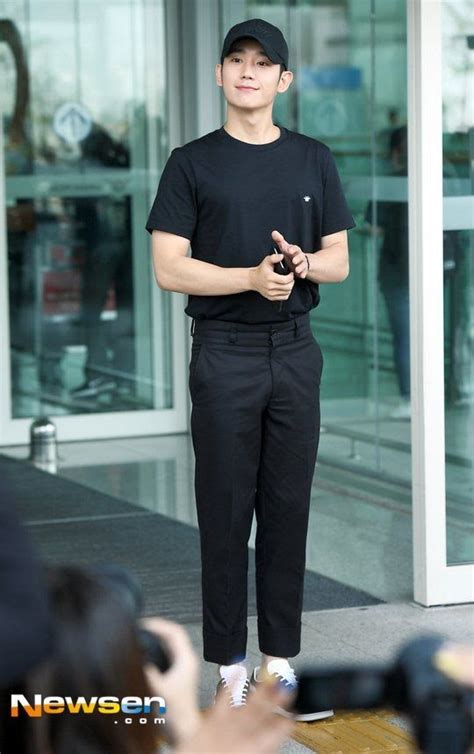 10 Times Jung Hae In Snatched Our Hearts With His Effortlessly Attractive Airport Fashion K Luv