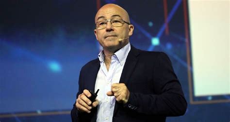 Il principe harry e meghan markle sono marito e moglie. Ministro Roberto Speranza | chi è la moglie Rosangela ...