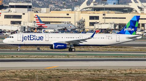 Jetblue Lands In Vancouver
