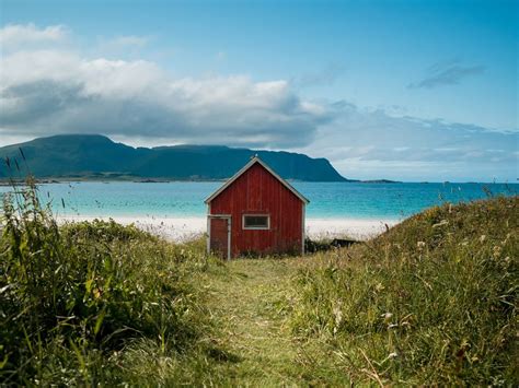 Bei uns sind sie in der ersten reihe, direkt an der historischen seebrücke und nur wenige schritte vom ostseestrand entfernt. Haus am Meer - Lofoten Foto & Bild | europe, scandinavia ...