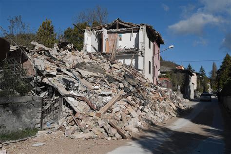 Powerful Earthquakes Cause Widespread Damage to Central Italy | Majalla