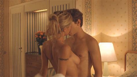 Nude Video Celebs Michelle Hunziker Nude Voglio Stare Sotto Al Letto 1999