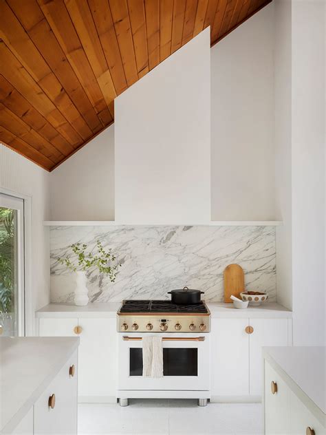 These Backsplash Ideas Bring Out The Best Of White Kitchen