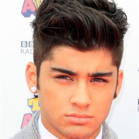 Zayn malik is a popular singer and song writer, he used to be a part of popular band one direction but he left the group in 2015 and now he releases his own albums. Zayn Malik Haircut | Men's Hairstyles Today