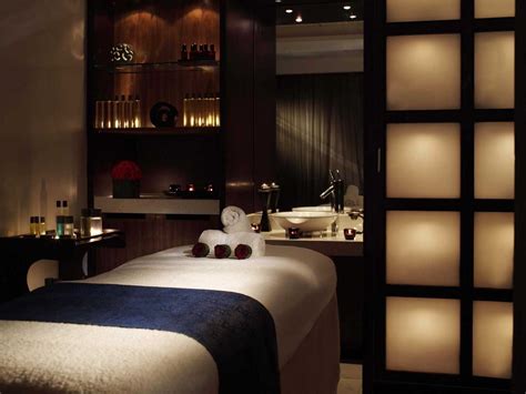 Pin By Aurélie Chalus Estheticienne P On Tranquility Spa Room Decor Spa Treatment Room