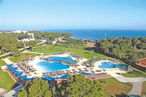 Pada penerapannya sebelum akhirnya berakhir pada tahun 1966 bersamaan dengan terbitnya bentuk penyimpangan tersebut akan di rangkum dalam 10 penyimpangan pada masa demokrasi. TUI MAGIC LIFE Cala Pada in Ibiza, Spanje - TUI Hotel 2019