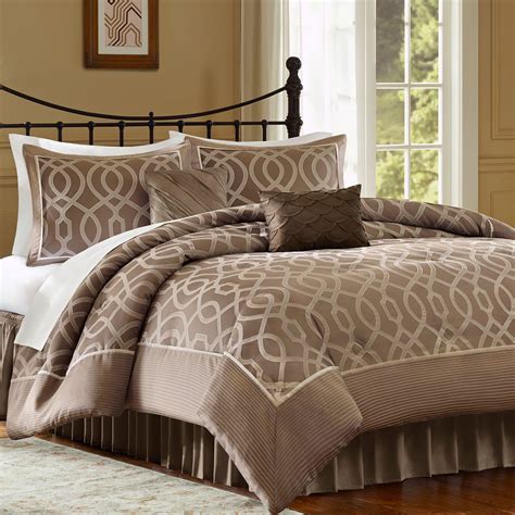 This collection of bedding sets has been thoughtfully put together to give you the perfect combination of comfort, durability and style. Cool Comforter Sets - HomesFeed