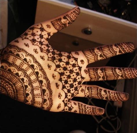 Henna is simple and beautiful with a variety of. Gambar Henna Tangan Yang Cantik Dan cara Membuatnya