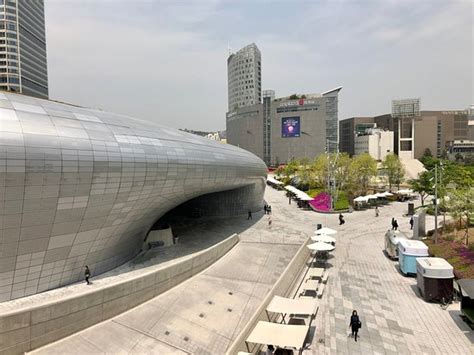 The Landmark Dongdaemun Design Plaza Ddp On Its