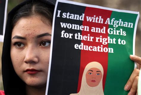 탈레반 정권 여성 대학교육 금지 이어 대입시험 응시도 막아 더나은미래