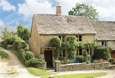 8 Cute And Cosy Cotswold Cottages For Your Autumn Break