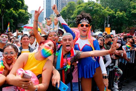 Marcha Del Orgullo LGBT Llena De Colores Las Calles De La CDMX