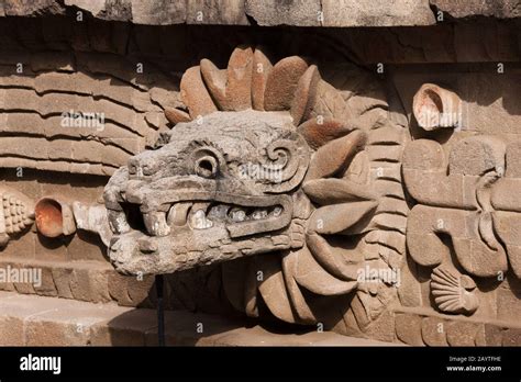 Dios Azteca De La Serpiente Emplumada Fotografías E Imágenes De Alta