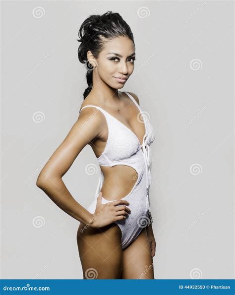 Schöne Junge Frau Mit Dünnem Gesundem Sexy Körper Stockfoto Bild Von Lang Afrikanisch 44932550