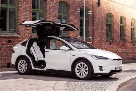 2018 Tesla Model X Review Pricing And Specs Ph