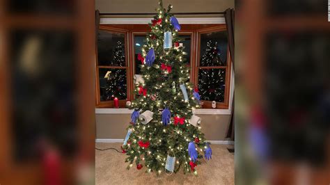 These Doctors And Nurses Are Celebrating The Holiday Season With Christmas Trees Adorned With
