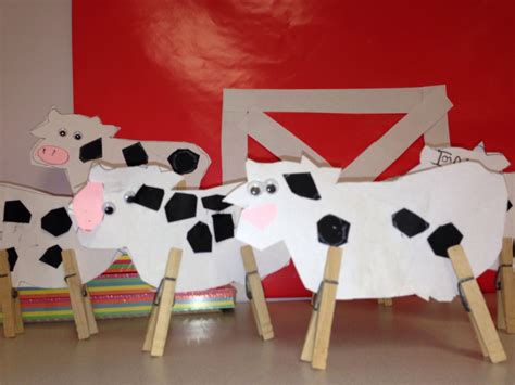 Easy Cow Craft For Farm Unit My Classroom Farm Animal Crafts Cow