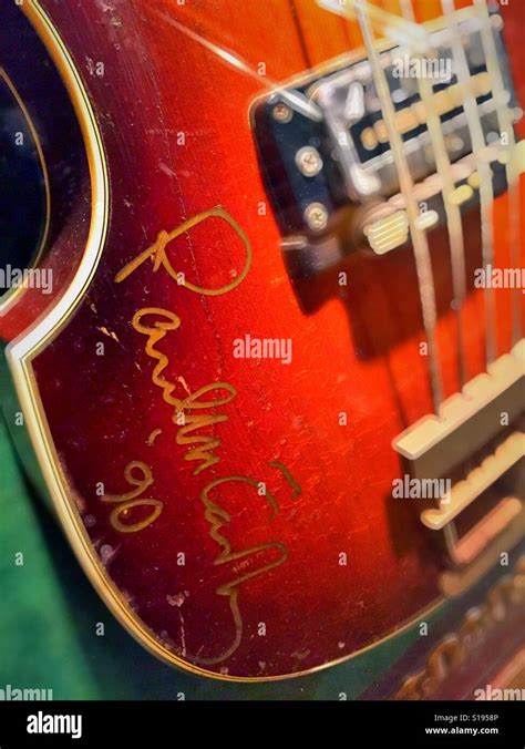 Paul Mccartney Guitar Fotografías E Imágenes De Alta Resolución Alamy