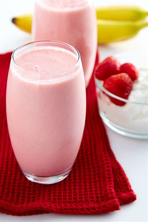 Strawberry Banana Yogurt Smoothie I Food Blogger