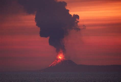 Mount Anak Krakatau Erupts ‘caution Status Maintained Tourism Indonesia