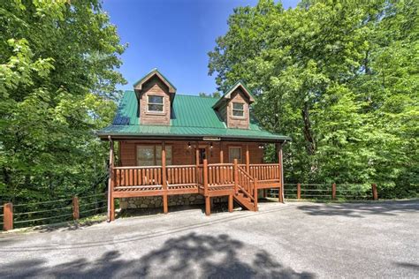 Curious Cubby Hollow 2 Bedroom Sevierville Cabin Rental Cabin
