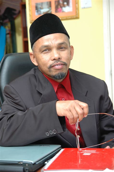Cikgu Abu Hassan Biografi Penulis