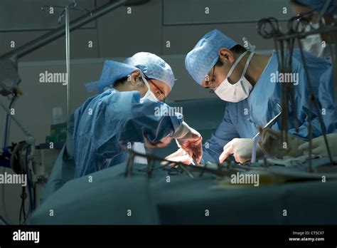 Nephrectomy Hi Res Stock Photography And Images Alamy