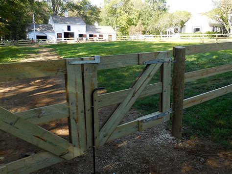 When it concerns mounting wood split rail fence, you'll discover that the process is a little bit different from installing a fence that utilizes steel t blog posts as for instance, you'll need a posthole digger to guarantee that your messages are firmly in the ground. Gallery - The Mainline Fence & Supply Corp