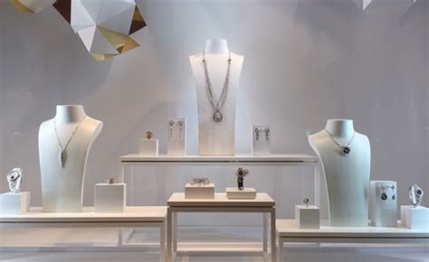 100 Jewelry Window Displays Ideas And Designs Zen Merchandiser