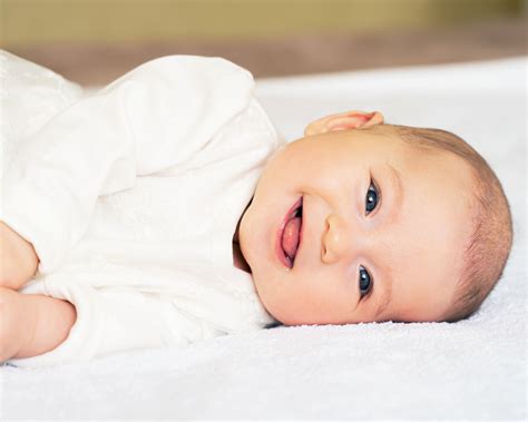 ¿Cuándo empiezan a ver los bebés? · Moltex Baby