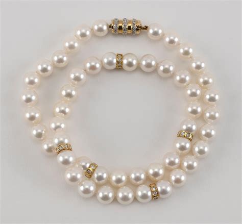 Lot 14kt Gold Cultured Akoya Pearl And Diamond Necklace Cream
