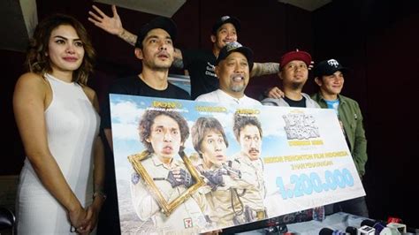 film warkop dki reborn berhasil geser aadc 2 di puncak box office indonesia