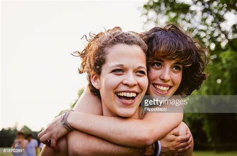 Lesbian Teen Photos Et Images De Collection Getty Images