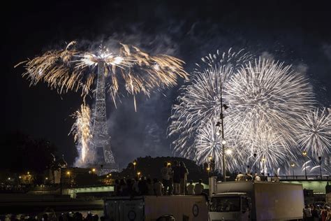 Stunning Fireworks Illuminate Eiffel Tower On Bastille Day See Photos