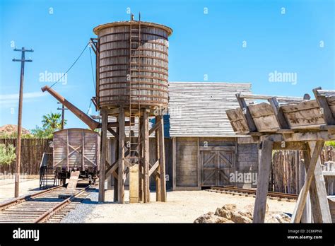 New York Rooftop Water Tower High Resolution Stock Photography And