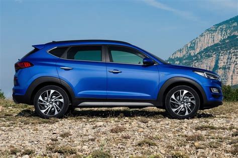 El hyundai tucson 2021 está a la venta en un rango de precios que va desde los 26 900 euros de la versión más asequible (gasolina de 150 cv) hasta los 46 600 euros de la más costosa (híbrida no enchufable de 230 cv; Specificaties Hyundai Tucson 2021 1.6 T-Gdi Shine 177 pk ...