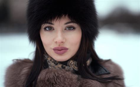 Black Hair Portrait Women Outdoors Women Millinery Fur Brunette P Face Fur Coats