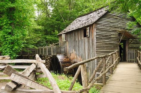 Everything You Need To Know About The Cades Cove Visitor