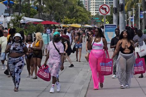 Miamis South Beach Confronts Disastrous Spring Break