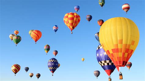 For Albuquerque's Balloon Fiesta, More Than 500 Hot Air Balloons Fill the Sky | Condé Nast Traveler