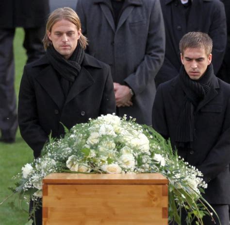 Trauerfeier in Hannover: Deutschland nimmt Abschied von Robert Enke - WELT