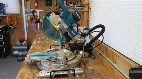 Makita LS1019L Miter Saw Review - Tools In Action - Power Tool Reviews