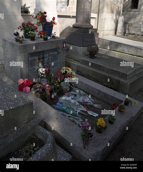 Jim Morrison Grave Pere Lachaise Cemetery Paris Stock Photo Alamy