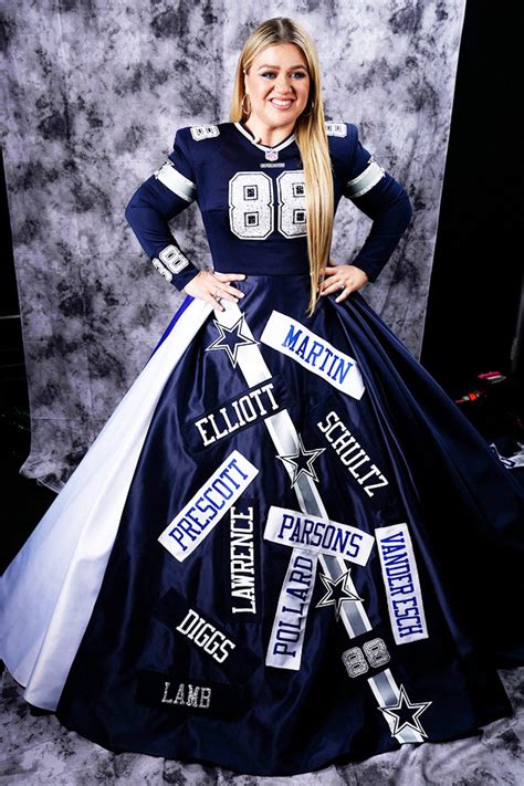 Kelly Clarkson Rocks Dallas Cowboys Jersey Dress At Nfl Honors Photos