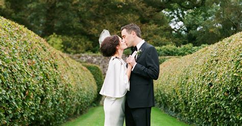 10 Irish Wedding Traditions For Your Big Day Martha Stewart Weddings