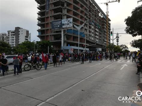 2.2 ¿cuándo juega colombia 2020? Vandalismo Barranquilla: Imágenes de la protesta en ...